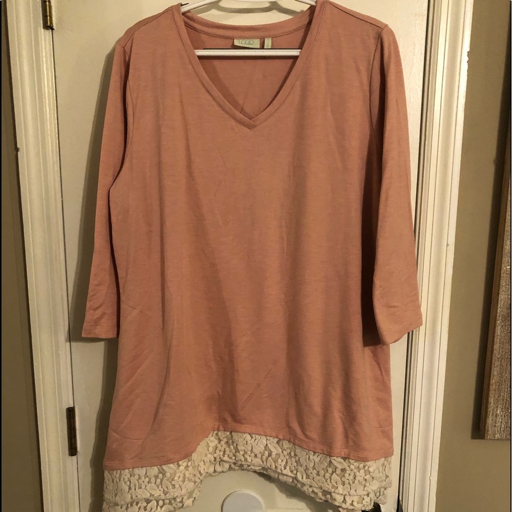 Pink 3/4 sleeve shirt with double lace bottom
